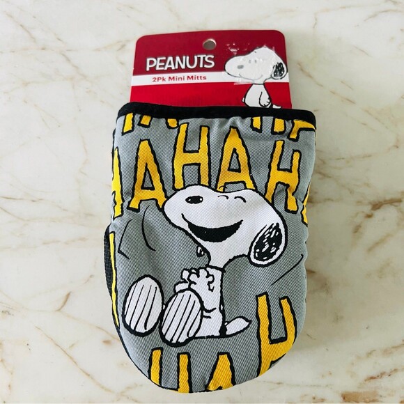 PEANUTS Gray Yellow Snoopy™ HA HA HA HA! 2 Pack Mini Mitts - Picture 1 of 3